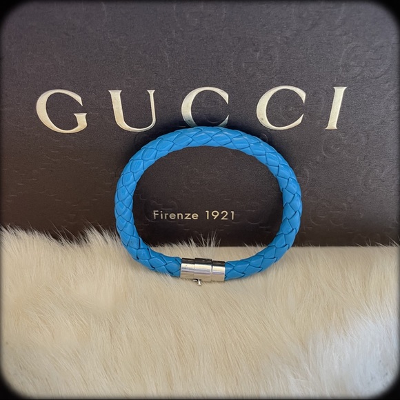 51Twenty Other - CAROL BLUE SILVER MAGNETIC BRACELET
